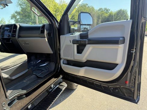 Used 2017 Ford F250 XL w/ Power Equipment Group AWD/4WD image 22
