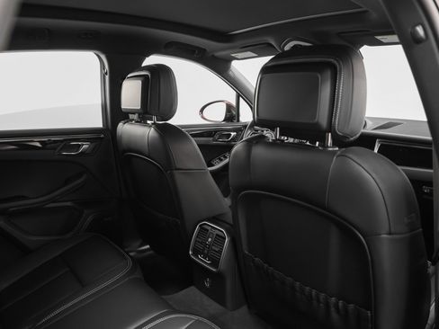 Certified 2026 Porsche Macan AWD/4WD image 26