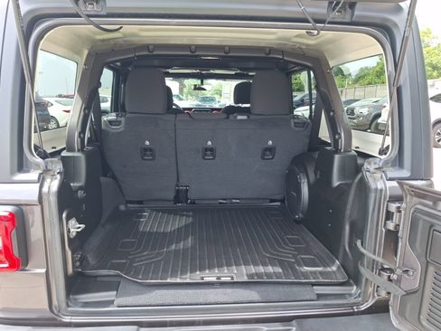 Used 2021 Jeep Wrangler Unlimited Rubicon AWD/4WD image 38