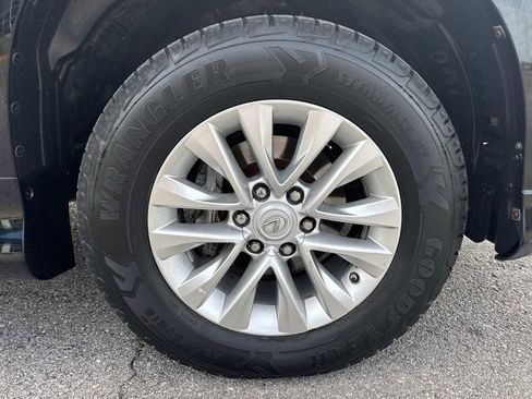 Used 2018 Lexus GX 460 image 4