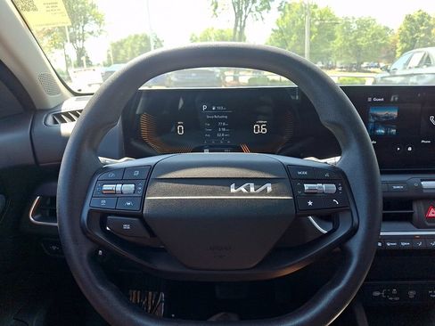 Used 2025 Kia K4 FWD image 19