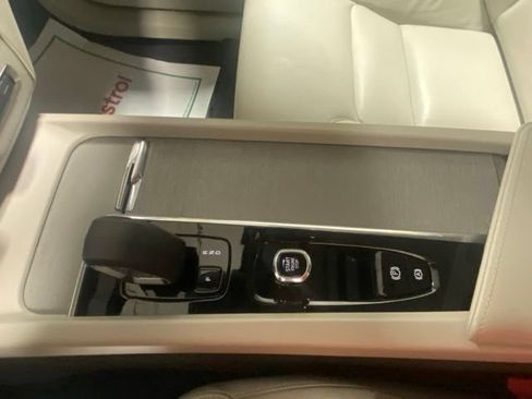 Used 2024 Volvo XC60 B5 Plus w/ Climate Package AWD/4WD image 25