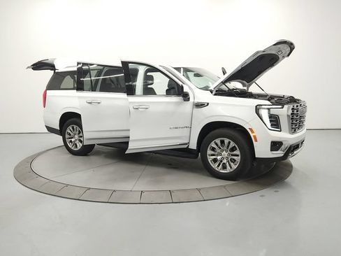 Used 2025 GMC Yukon XL Denali AWD/4WD image 10