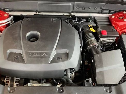 Used 2021 Volvo XC60 T6 Momentum image 9