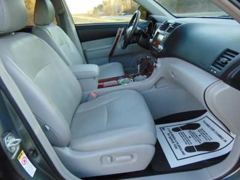 Used 2012 Toyota Highlander Limited w/ Tow Pkg image 6