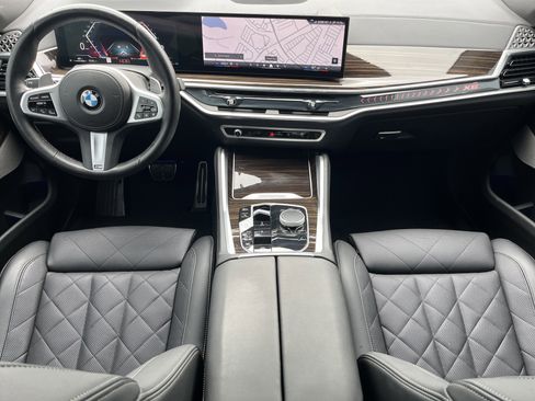 Used 2025 BMW X6 xDrive40i w/ Climate Comfort Package image 3