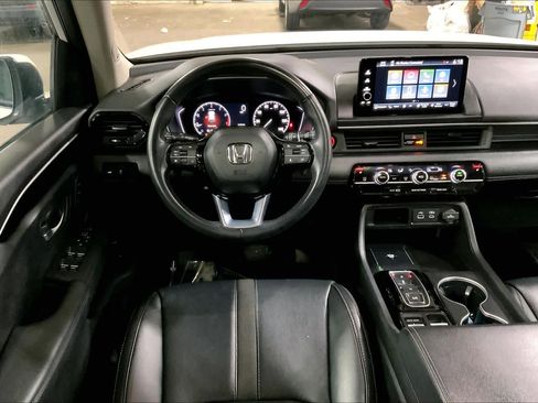 Used 2023 Honda Pilot Touring image 5