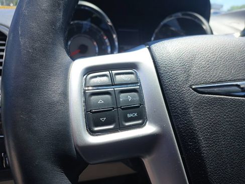 Used 2016 Chrysler Town & Country Touring w/ Driver Convenience Group FWD image 17
