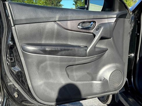 Used 2015 Nissan Rogue SV image 21