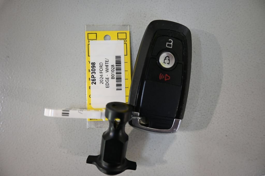 Used 2024 Ford Edge SEL AWD/4WD image 11