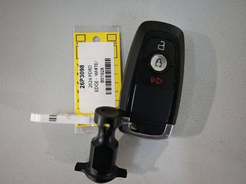 Used 2024 Ford Edge SEL AWD/4WD image 11
