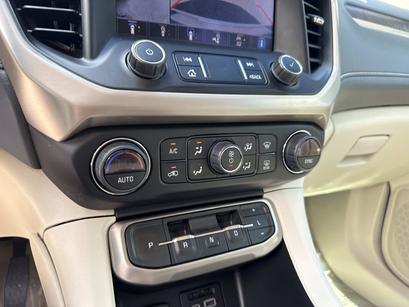 Used 2023 GMC Acadia Denali w/ Denali Technology Package FWD image 25