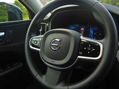 Used 2025 Volvo XC60 B5 Plus AWD/4WD image 19