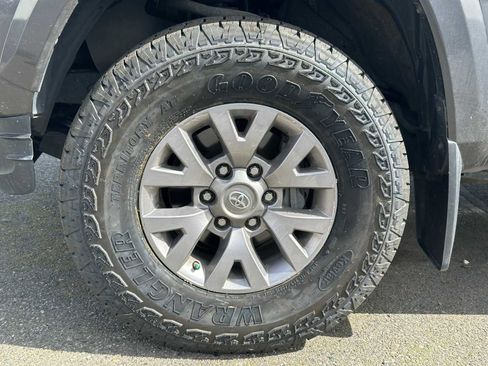 Used 2019 Toyota Tacoma SR5 image 4