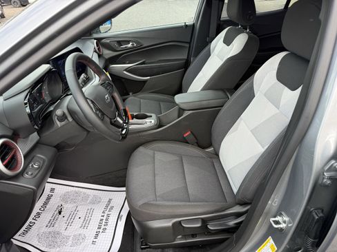 New 2025 Chevrolet Trax RS w/ Driver Confidence Package image 7