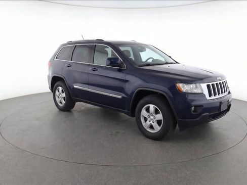 Used 2012 Jeep Grand Cherokee Laredo w/ Laredo E Group AWD/4WD image 2
