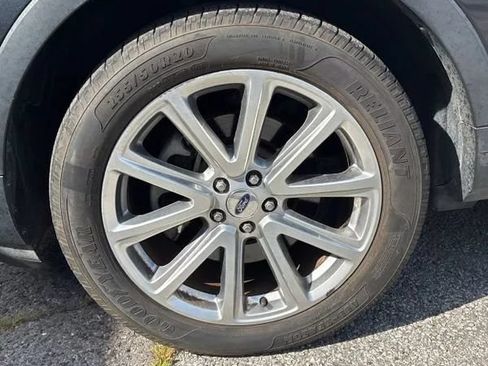 Used 2017 Ford Explorer Limited w/ Equipment Group 301A FWD image 16