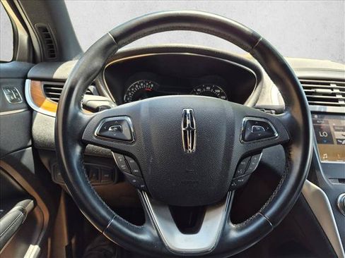 Used 2019 Lincoln MKC Reserve FWD image 10
