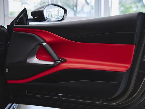 Used 2021 Ferrari 812 GTS image 43