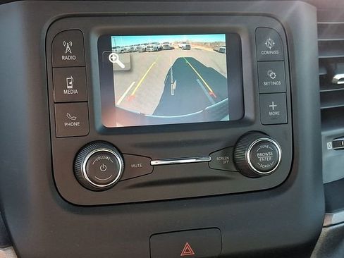 Used 2024 RAM 2500 Tradesman w/ Chrome Appearance Group image 17