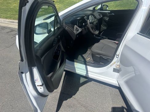 Used 2015 Chrysler 200 S w/ Navigation & Sound Group I FWD image 7