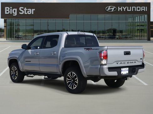 Used 2021 Toyota Tacoma TRD Sport w/ Technology Package image 3