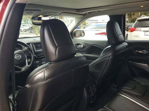 Used 2019 Jeep Cherokee Latitude Plus w/ Comfort/Convenience Group image 11