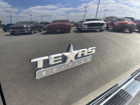 Used 2019 Chevrolet Silverado 1500 LT w/ Texas Edition image 12