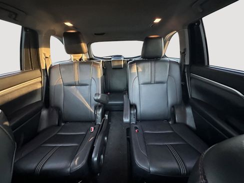 Used 2019 Toyota Highlander SE image 12