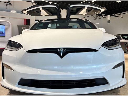 Used 2023 Tesla Model X image 3
