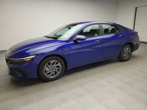 Used 2024 Hyundai Elantra SEL FWD image 2