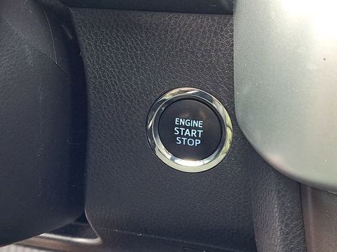 Used 2019 Toyota Highlander XLE AWD/4WD image 12