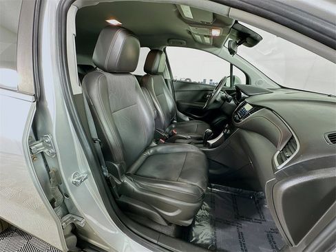 Used 2018 Chevrolet Trax LT w/ LT Convenience Package image 32