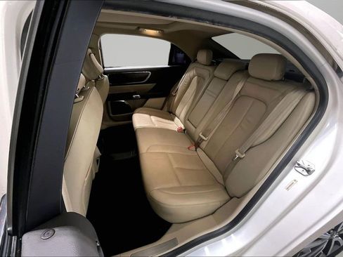 Used 2019 Lincoln Continental Select w/ Continental Climate Package image 22