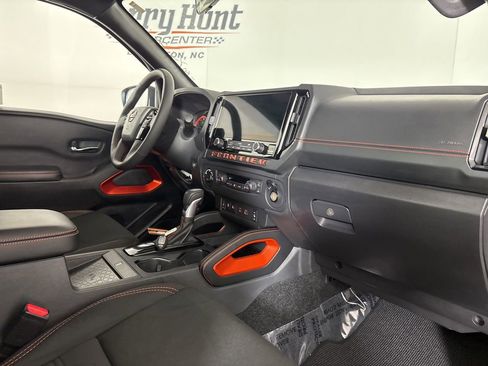 Used 2025 Nissan Frontier PRO-4X w/ Pro Convenience Package image 28