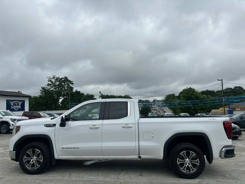 Used 2021 GMC Sierra 1500 SLE w/ Preferred Package AWD/4WD image 4