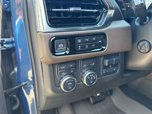 Used 2025 GMC Yukon XL Denali Ultimate w/ LPO, Floor Liner Package AWD/4WD image 28