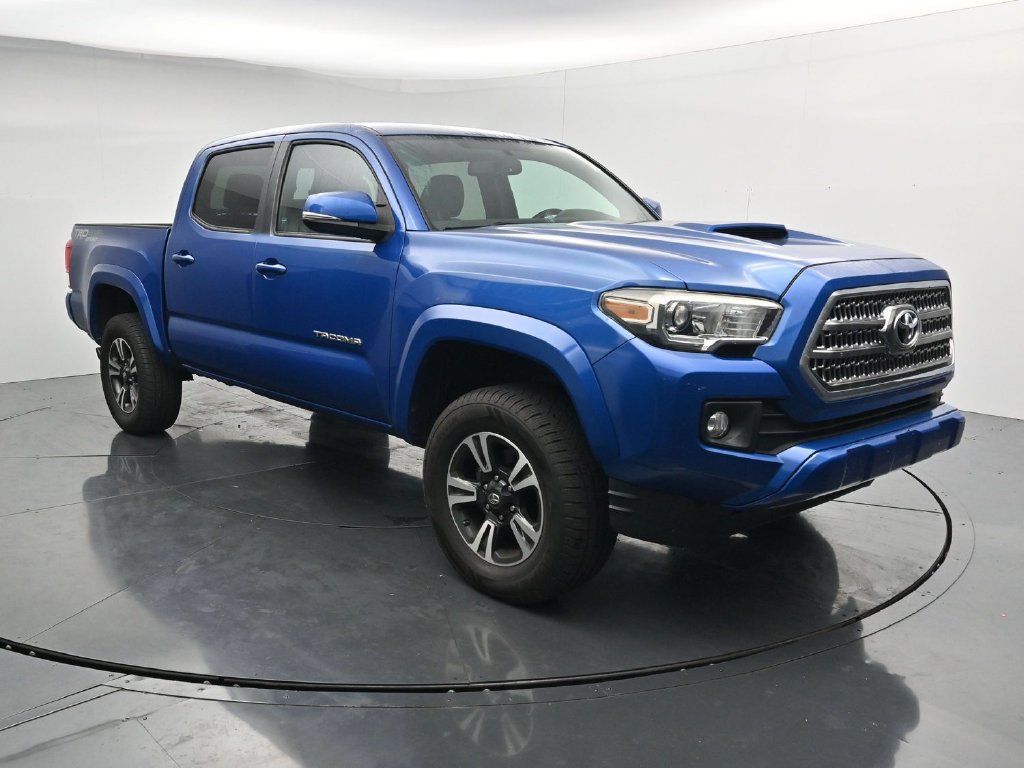 Used 2016 Toyota Tacoma TRD Sport w/ Towing Package AWD/4WD image 2