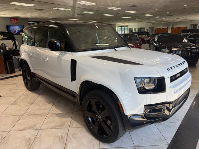 Used 2024 Land Rover Defender 110 X-Dynamic SE AWD/4WD image 2