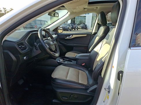 Certified 2022 Ford Escape Titanium w/ Titanium Elite Package image 11