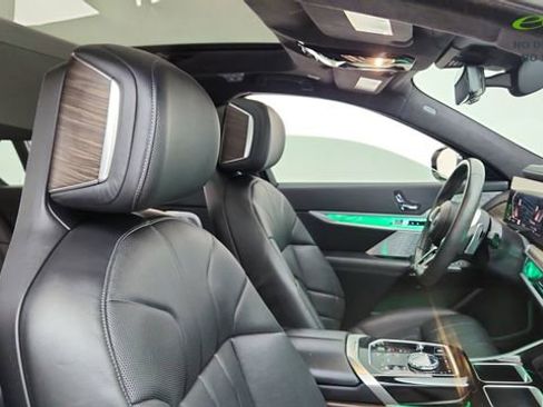 Used 2023 BMW 760i xDrive w/ Executive Package AWD/4WD image 22