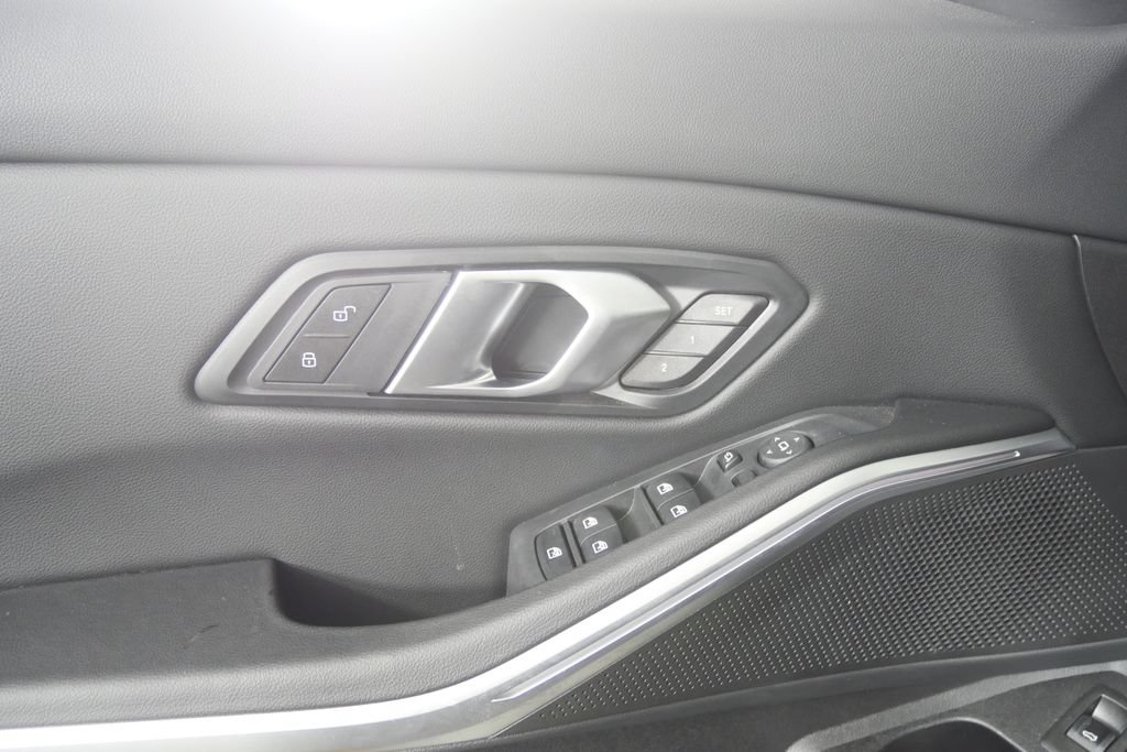 Certified 2025 BMW 330i Sedan RWD image 8