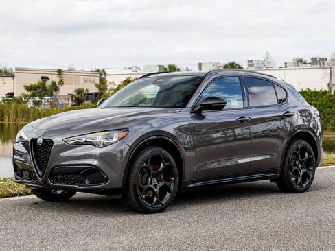 New 2025 Alfa Romeo Stelvio Sprint AWD/4WD image 7