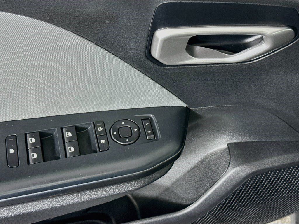 Used 2025 Kia K4 FWD image 23
