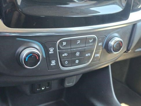 Certified 2021 Chevrolet Traverse LT FWD image 25