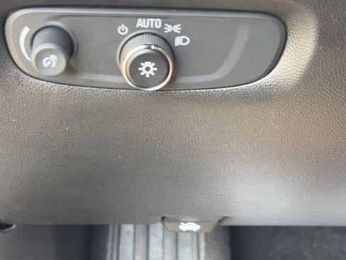 Used 2023 Chevrolet Traverse LS image 21