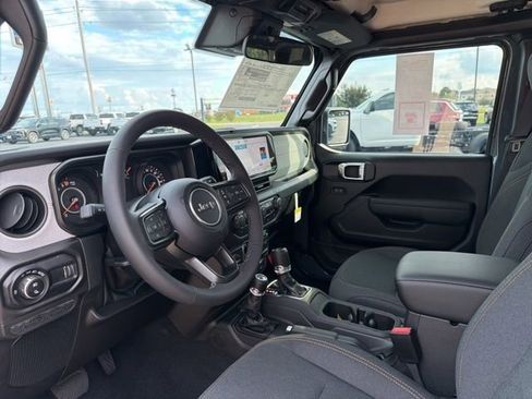 Used 2025 Jeep Gladiator Sport AWD/4WD image 7