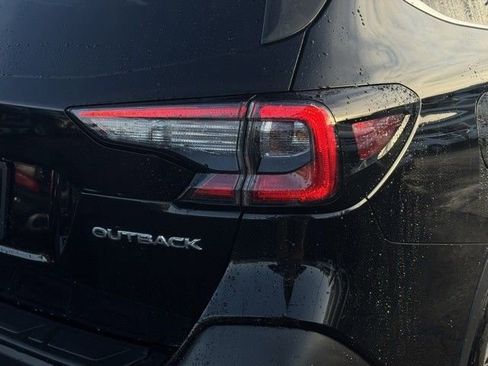 Used 2022 Subaru Outback Premium image 6