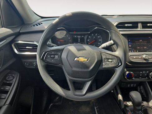 Used 2023 Chevrolet TrailBlazer LT FWD image 12
