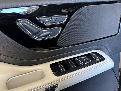 New 2026 Lincoln Aviator AWD image 8